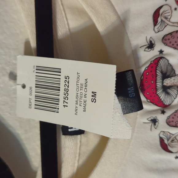 Hot Topic Women's Mushroom Peek-a-boo Shirt - Picture 4 of 6